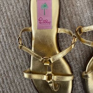 Lily Pulitzer gold sandal with  metal ring.. very cute